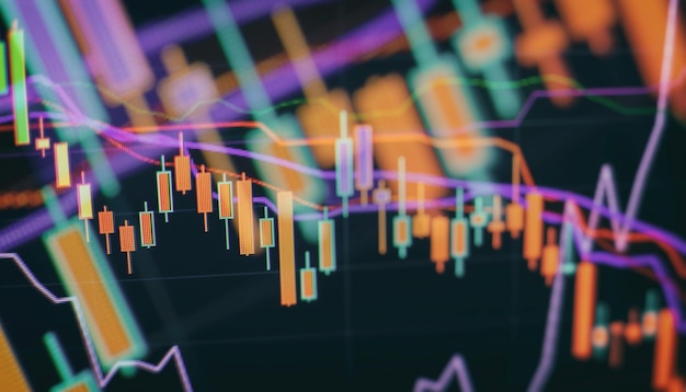 주식 거래 그래프 촛대 금융 투자 거래 Forex 그래프 비즈니스 또는 차트 화면 추세에 표시기가 있는 암호화 통화 기술 가격 거래