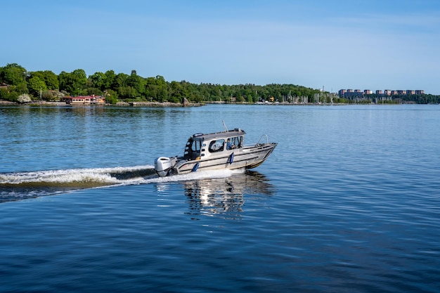 Stockholm 23 September 2018 Kleine speedboot reizen in de Zweedse archipel Zweden