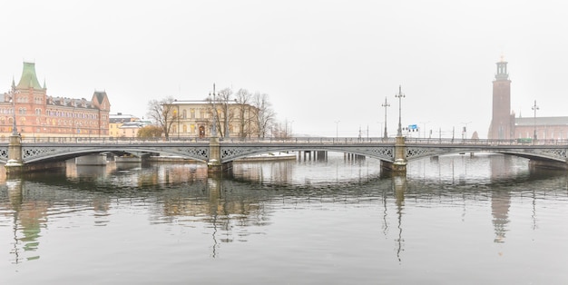 STOCKHOLM, ZWEDEN - 14 november 2016: Winters aanblik van de oude stad (Gamla Stan), tot 1980 officieel Staden mellan broarna (de stad tussen de bruggen), is de oude stad van Stockholm, Zweed