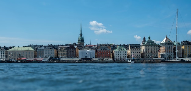 Foto stockholm zweden gamla stan panoramisch uitzicht op de waterkant van de oude binnenstad