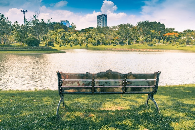 Foto stoel in het stadspark