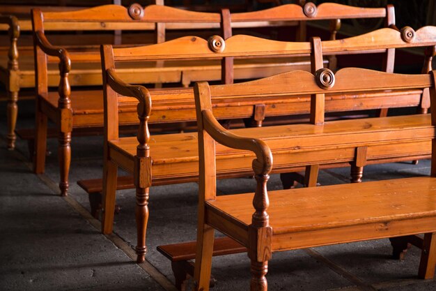 Stoelen in de kerk