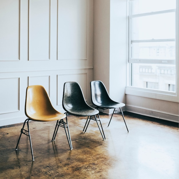 Stoelen in een woonkamer