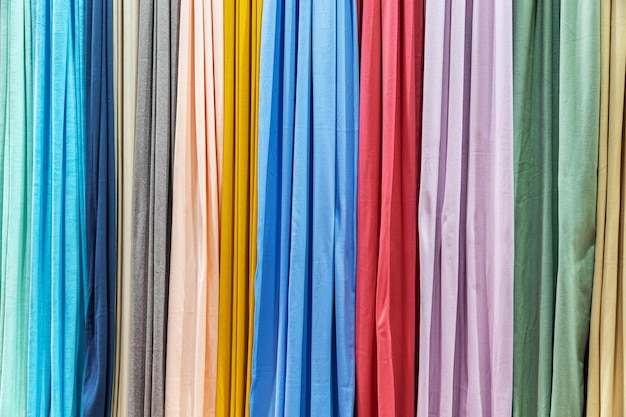 Stoffen gemaakt van verschillende materialen tinten en kleuren voor de productie