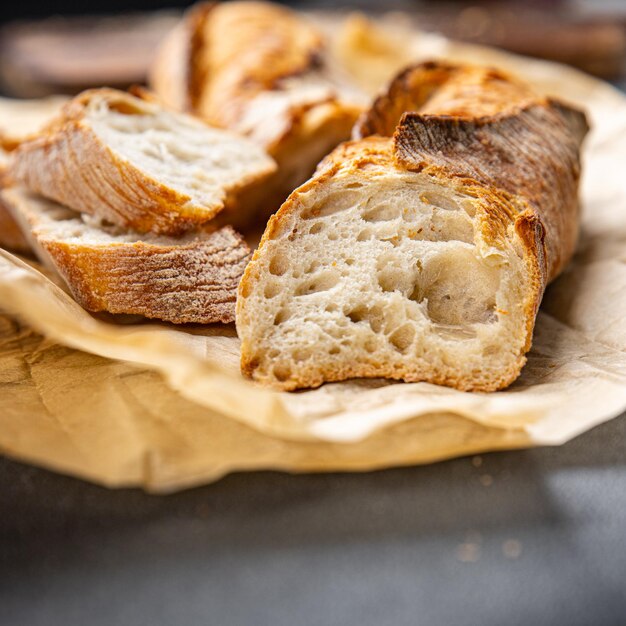 stokbrood vers brood volkoren meel zuurdesem maaltijd voedsel snack op tafel kopieer ruimte voedsel