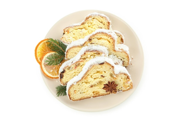 Stollen gustoso dessert tedesco isolato su sfondo bianco