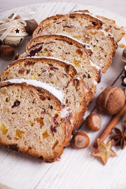 독일의 전통적인 크리스마스 달콤한 크리스마스 케이크인 슈톨렌(Stollen)