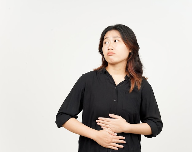 腹痛のジェスチャーは、白で隔離の美しいアジアの女性の食べ物に飢えた概念について考える