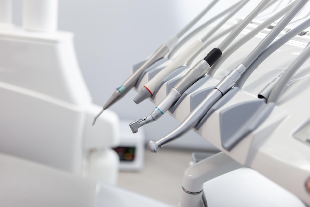 Фото Стоматологический инструмент в клинике стоматологов стоматологическая высокоскоростная турбина стоматологическая работа в клинике концепция медицинской стоматологии
