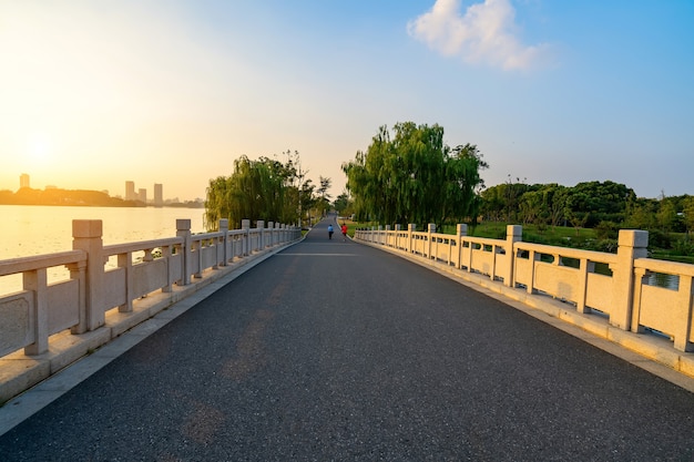 The stone arch bridge in the park is in Nanjing Xuanwu Lake Park, China