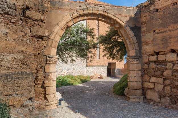 Photo a stone archway with the word palmes on it