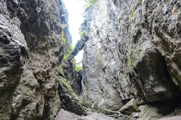 ストーンボウル峡谷ユニークな自然保護区ダゲスタンロシアの山々の風景の自然の峡谷