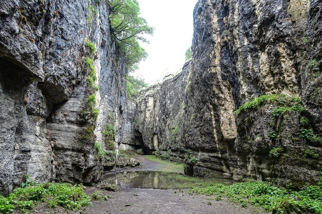 ストーンボウル峡谷ユニークな自然保護区ダゲスタンロシアの山々の風景の自然の峡谷