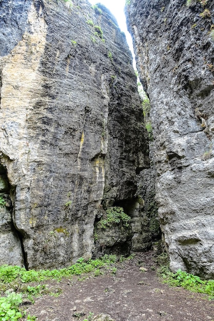 ストーンボウル峡谷ユニークな自然保護区ダゲスタンロシアの山々の風景の自然の峡谷