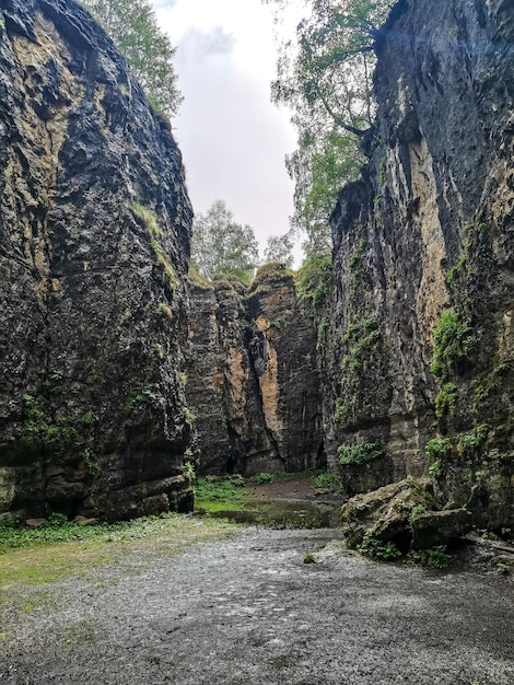 ストーンボウル峡谷ユニークな自然保護区ダゲスタンロシアの山々の風景の自然の峡谷