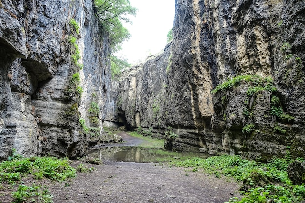 ストーンボウル峡谷ユニークな自然保護区ダゲスタンロシアの山々の風景の自然の峡谷