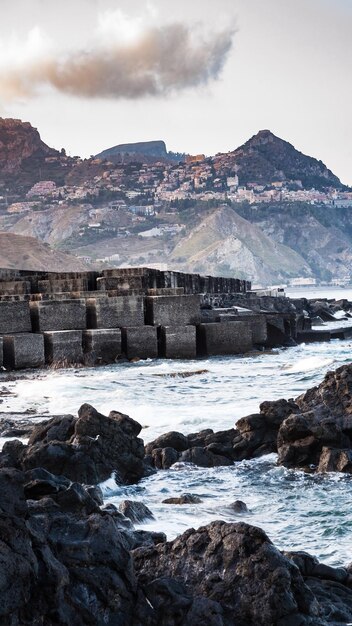 Photo stone breakwater in giardini naxos town