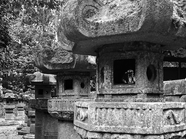 Photo stone lanterns outside temple