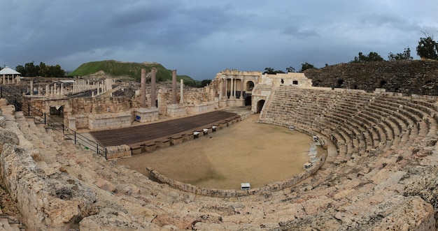 사진 scythopolis bethshen의 도시에 있는 고대 극장의 석조 유적