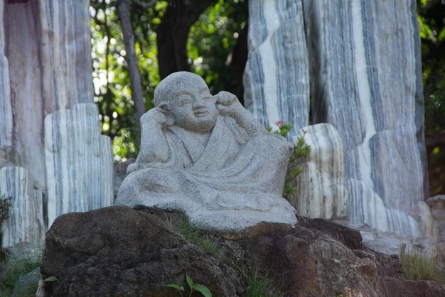 Photo stone statues at linh ung pagoda da nang