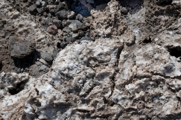 Каменная текстура и фон близкого обзора соляной кастрюли Долины Смерти, расположенной в пустыне Мохаве