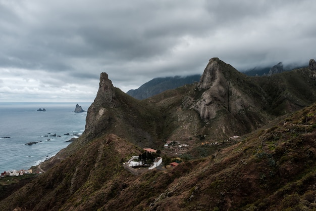 写真 石地質山脈崖範囲自然