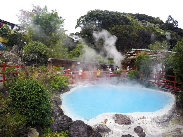 Foto stoomend thermisch beppu jigoku zwembad