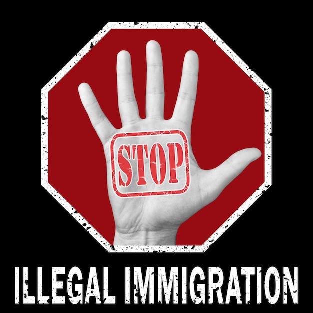 Stop illegale immigratie conceptuele afbeelding. Open hand met de tekst stop illegale immigratie. Wereldwijd sociaal probleem