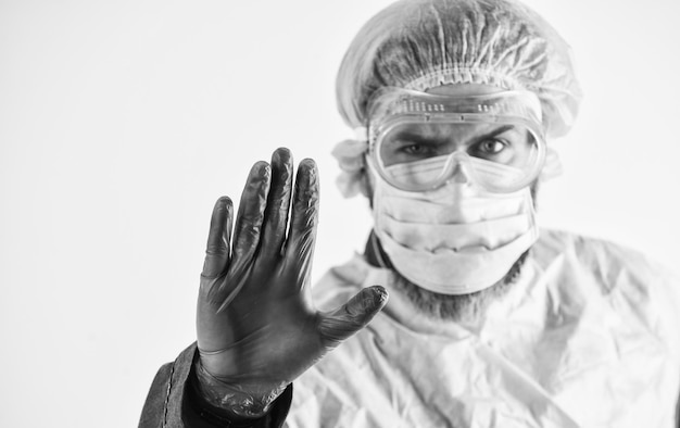 写真 個人用保護具の停止保護マスクを着用している男性コロナウイルスパンデミック衣服は健康を保護します感染予防顔保護ゴーグルマスクヘッドカバー危険ゾーン