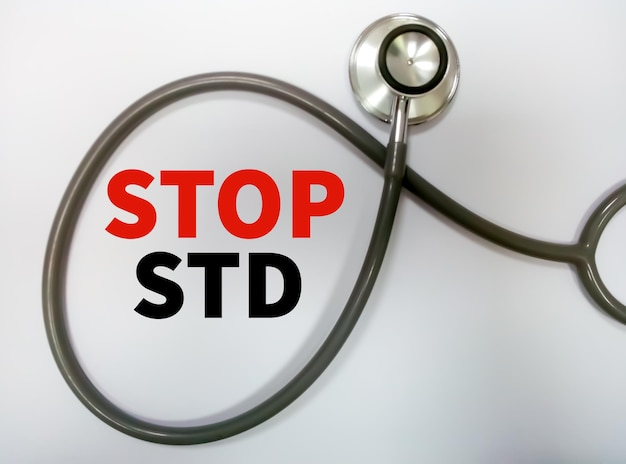 STOP STD-term met stethoscoop voor gezondheids- en medisch concept