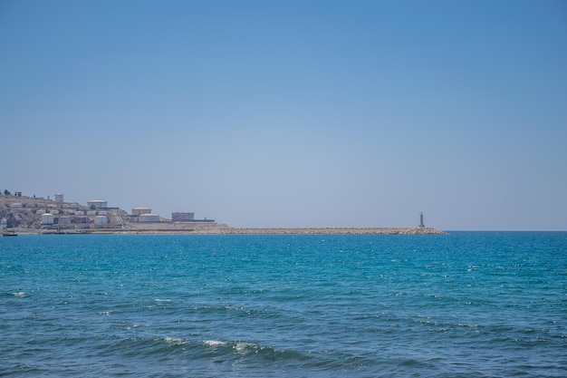 Stoccaggio al porto marittimo sul mare adriatico