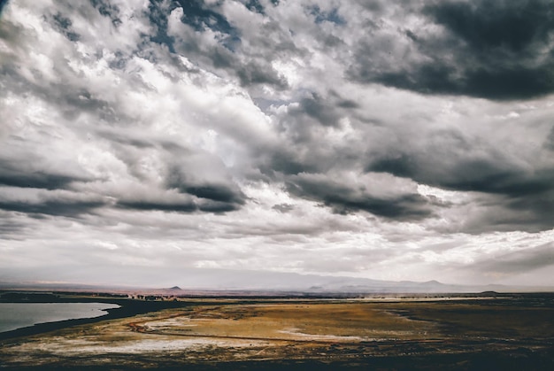 Photo storm clouds over landscape