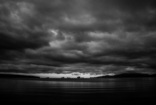 写真 海上の嵐の雲