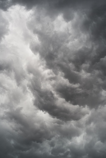 暴風雨的雲