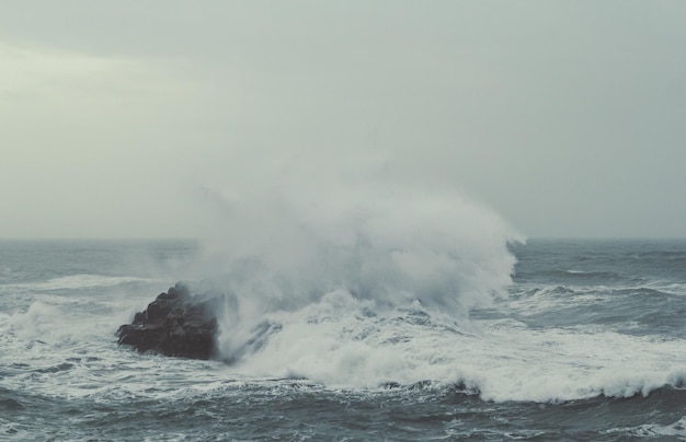 海辺の風景写真で嵐