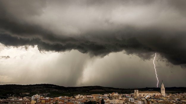 Foto tempesta su villafranca, barcellona