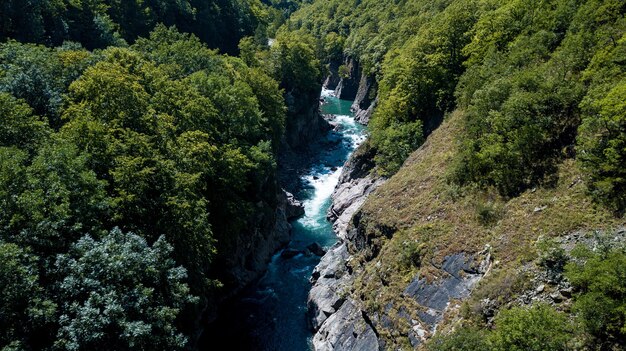 ハジョフ渓谷の嵐の川ベラヤ。美しい風景、峡谷、峡谷。