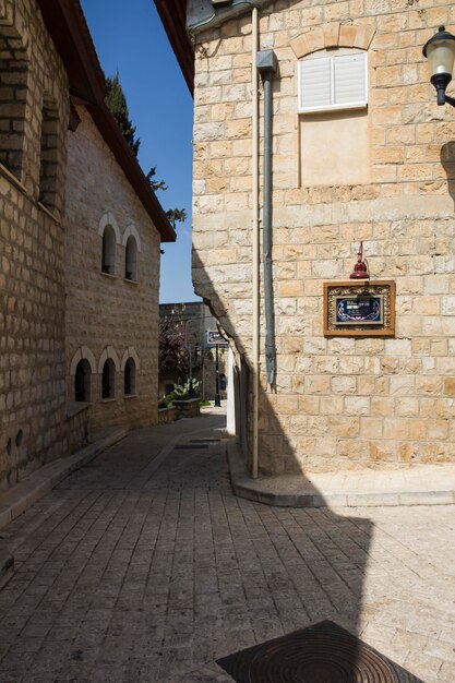 Straat in de stad Safed, met stenen bedekt