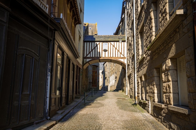 Straat in de stad saintmalo bretagne frankrijk