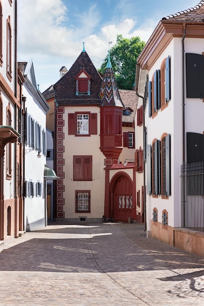 Straat op een zonnige dag in Basel