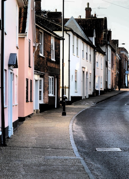 Foto straat tussen gebouwen in de stad