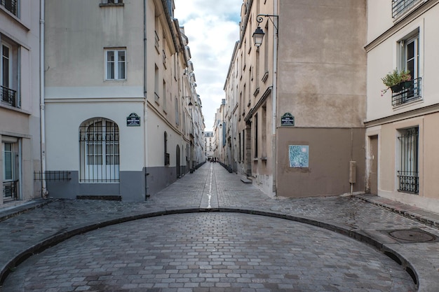 Foto straat tussen gebouwen in de stad