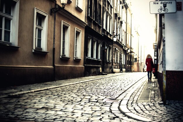 Foto straat tussen gebouwen