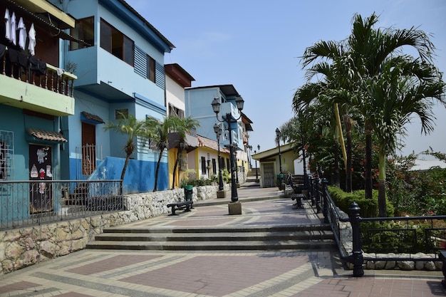 Straatbeeld in de historische wijk Las Penas in Guayaquil