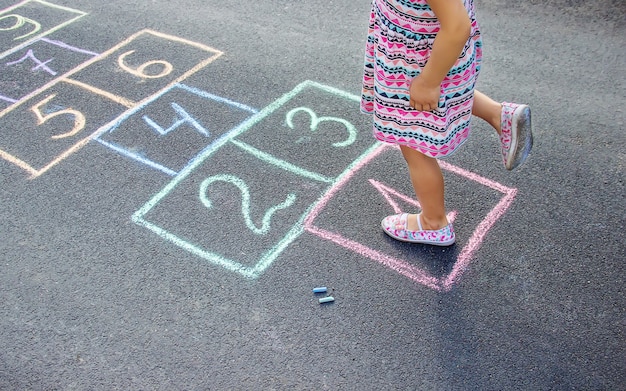 Straatkinderspellen in klassiekers. Selectieve aandacht.