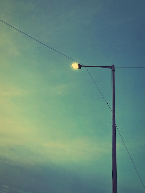 Foto straatlicht op een prachtige avond in de stad