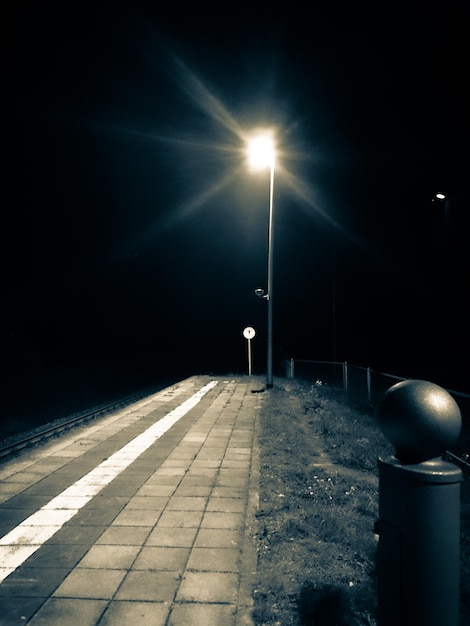 Foto straatverlichting's nachts