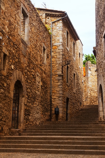 Straatzicht van middeleeuwse Girona