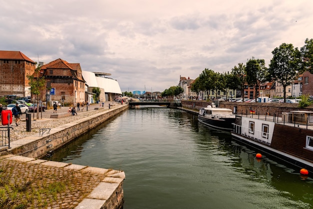 Foto stralsund duitsland uitzicht op de haven de oude stad van stralsund is een unesco-werelderfgoed