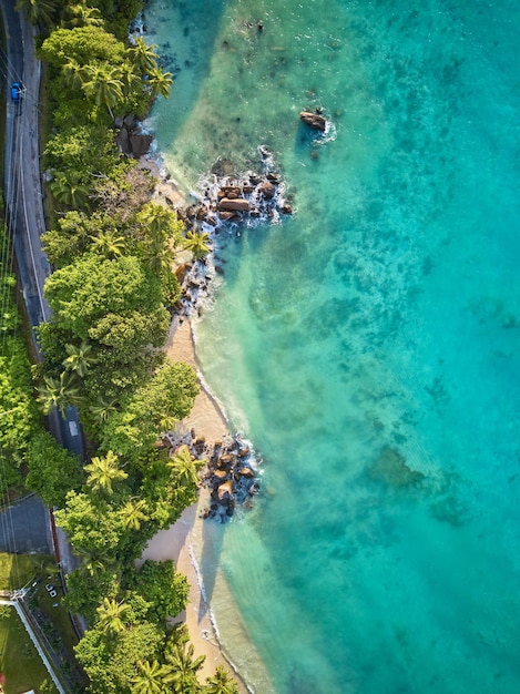 Strand bij Seychellen luchtfoto bovenaanzicht